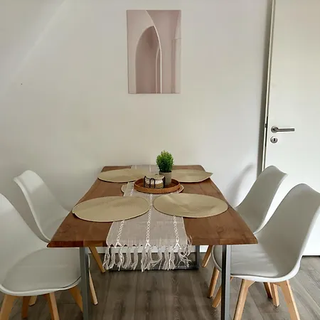 Komfort & Stil, Moderne Mit Fitnessraum شقة