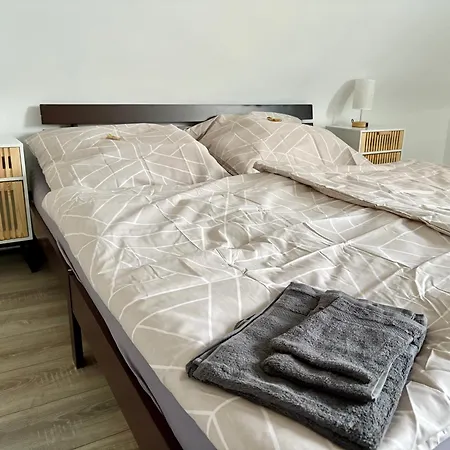 شقة Komfort & Stil, Moderne Mit Fitnessraum