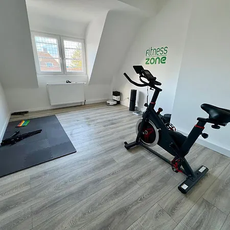 Komfort & Stil, Moderne Mit Fitnessraum شقة