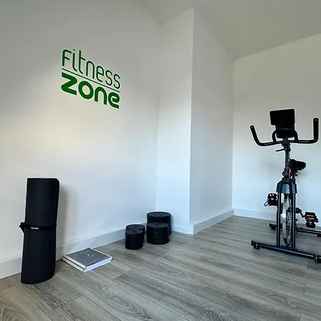 Komfort & Stil, Moderne Mit Fitnessraum شقة