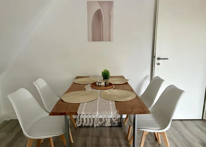 Komfort & Stil, Moderne Mit Fitnessraum 公寓