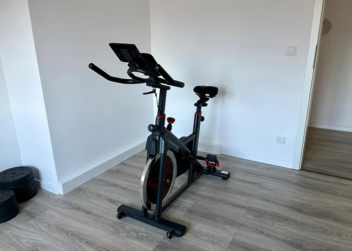 شقة Komfort & Stil, Moderne Mit Fitnessraum