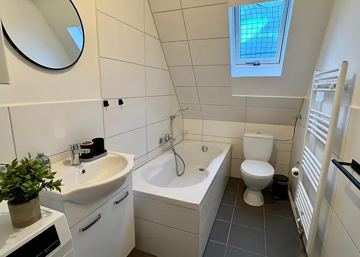 Komfort & Stil, Moderne Mit Fitnessraum شقة